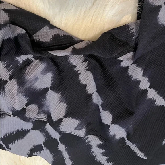 2 PIECE PINK VICTORIA’S SECRET BUNDLE TOP & LEGGINGS - Picture 8 of 13